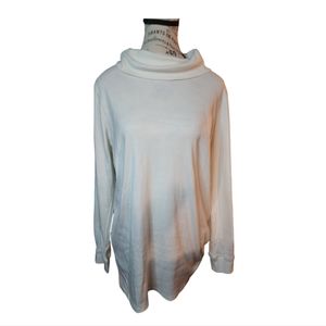 D & Co White Turtleneck Size Medium
